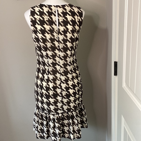 J.Crew black & cream houndstooth
Shift Dress Sz 2 
💯 excellent condition - Picture 9 of 13